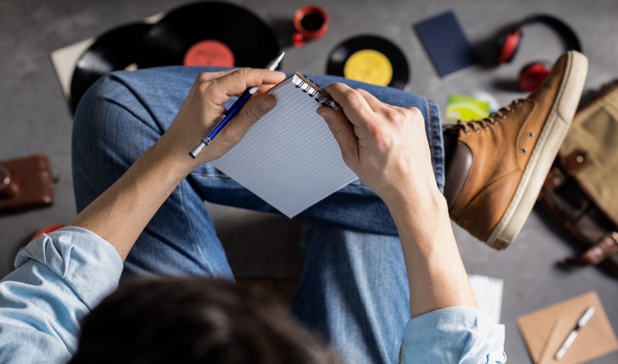 Outsourcing your copywriting: how it saves time and boosts ROI.